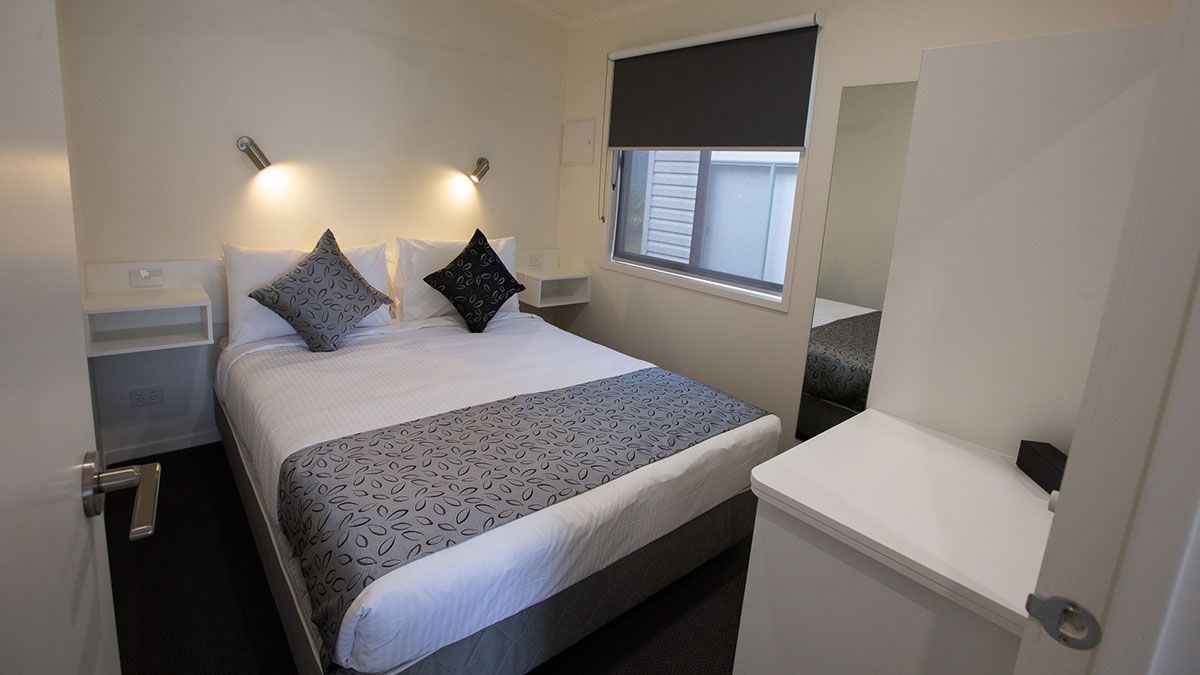 Cobar Caravan Park Two Bedroom Deluxe Cabin